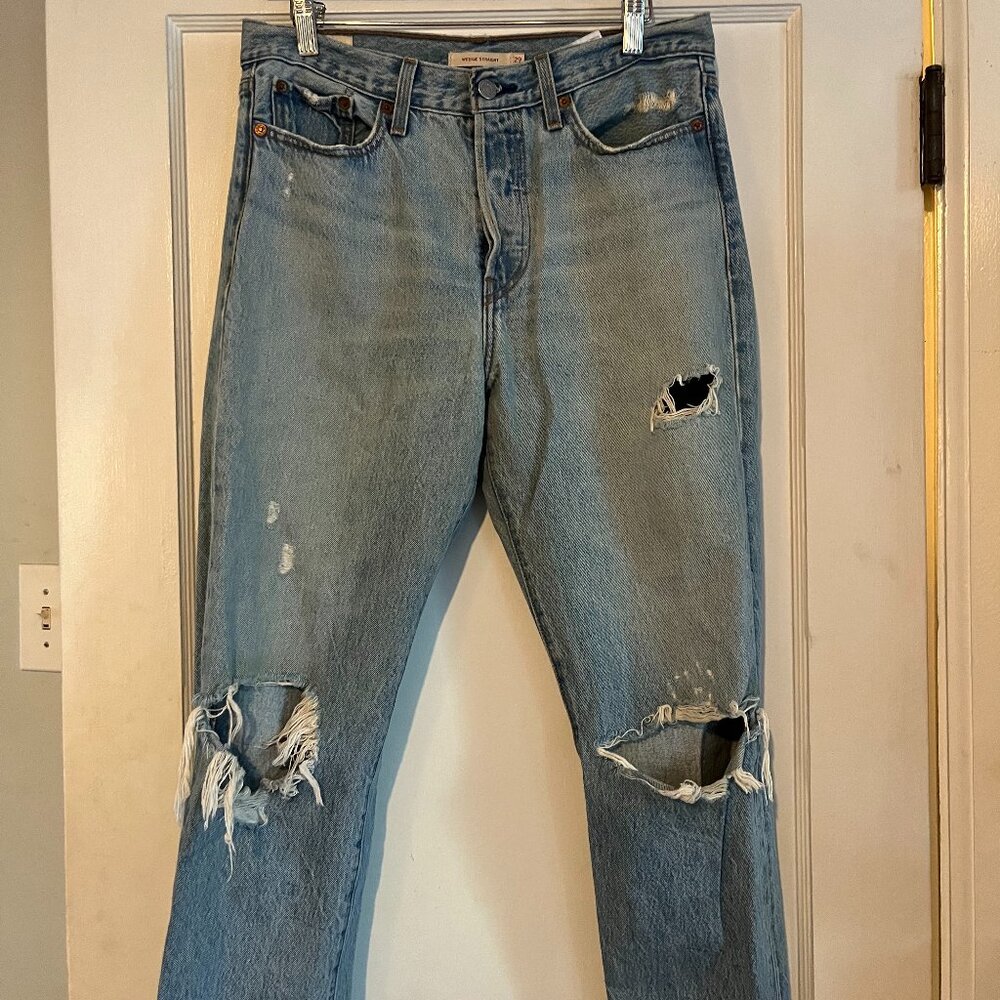 Levi's Wedge Straight Light Wash Distressed Size 29